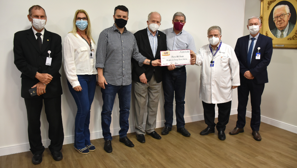 Vinhos do Mundo faz doação ao Hospital da Criança Santo Antônio