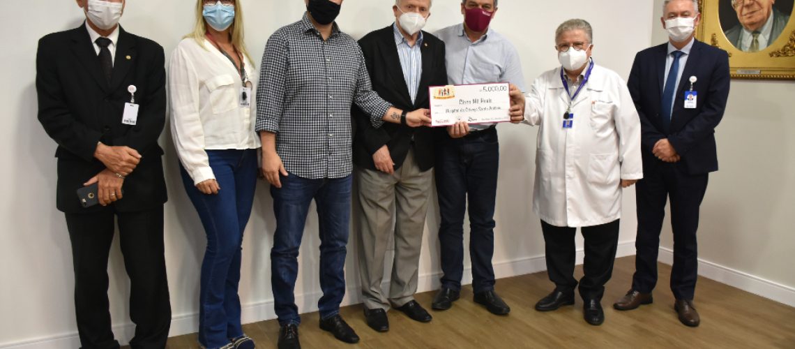 Vinhos do Mundo faz doação ao Hospital da Criança Santo Antônio